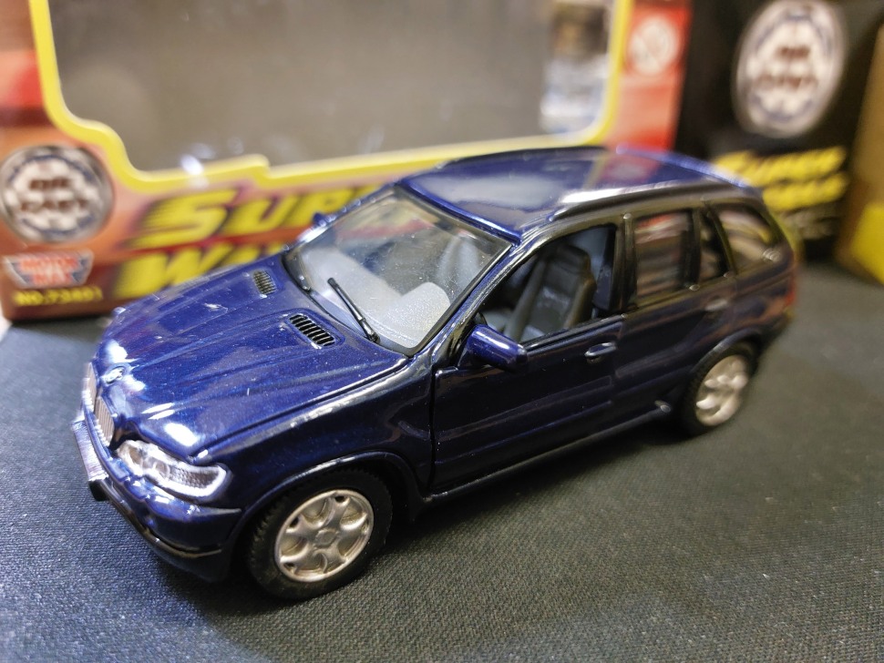 BMW X5 масштаба 1:43, металл Коллекционная модель 