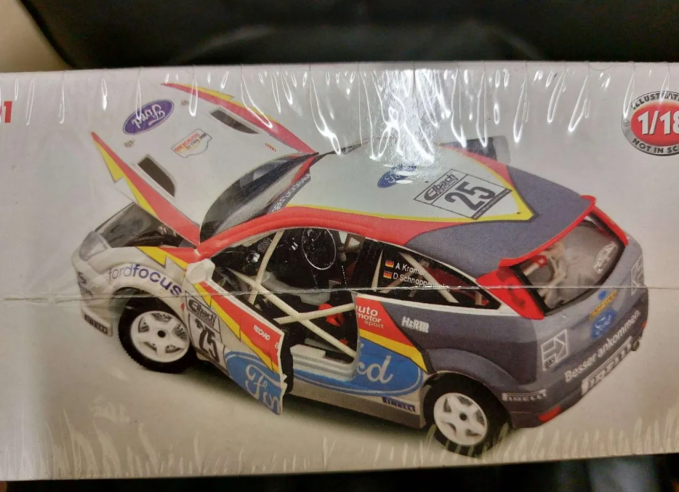 Сборная металлическая модель автомобиля Ford Focus rally 1:18 70328 ...