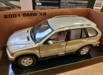 Коллекционная модель автомобиля BMW X5, 1:24, MotorMax