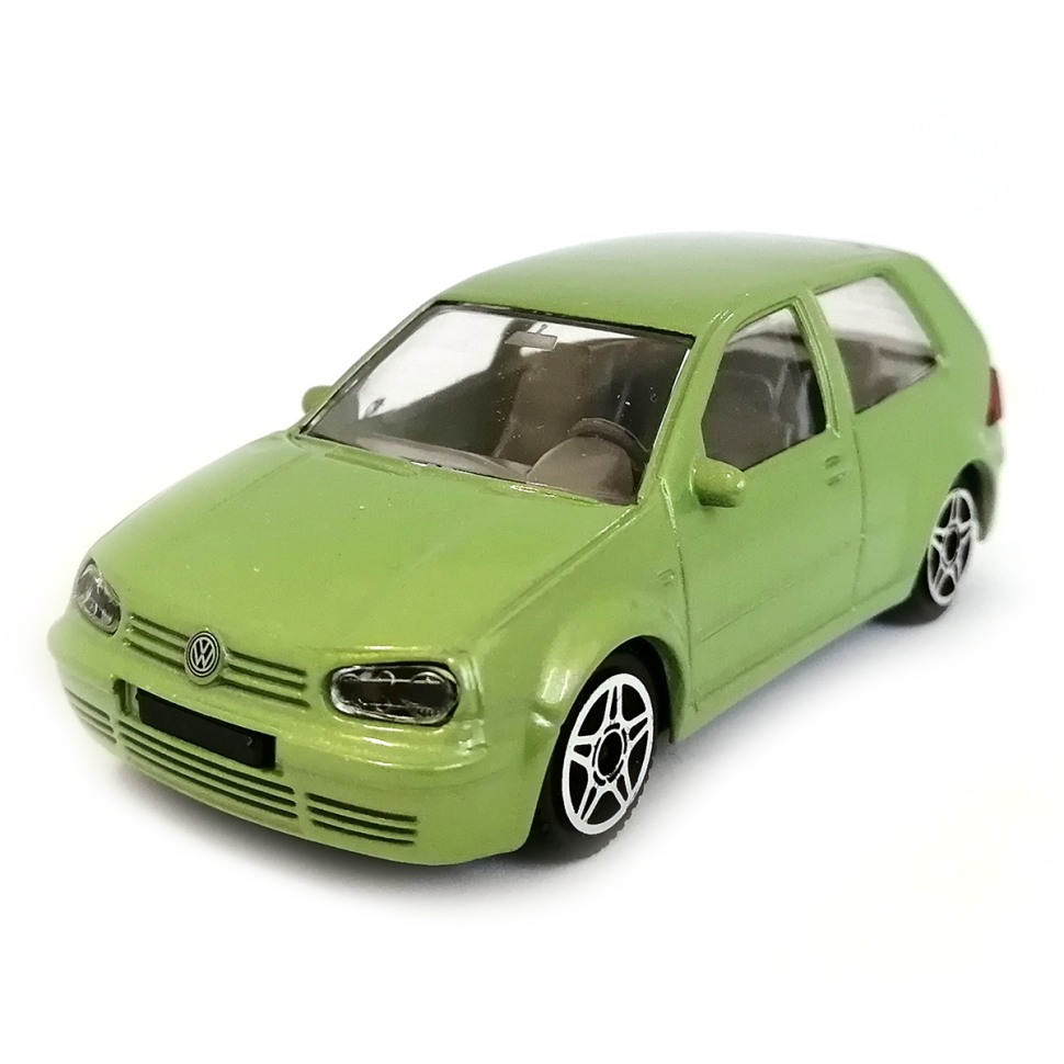 Volkswagen Golf IV коллекционная модель 1:43, металл, Bburago