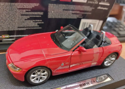 BMW Z4 коллекционная модель автомобиля 1:24