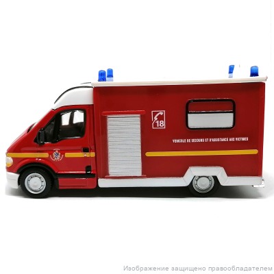 Коллекционная модель Renault Master Скорая помощь 1:50 Bburago