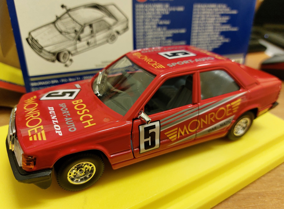 Mercedes-Benz 190E Monroe коллекционная модель автомобиля, масштаб 1:24