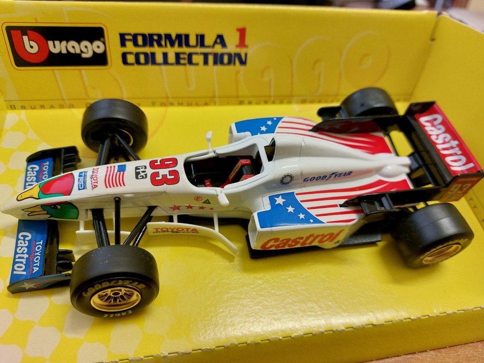 Модель Формула 1 Toyota, масштаб 1:24