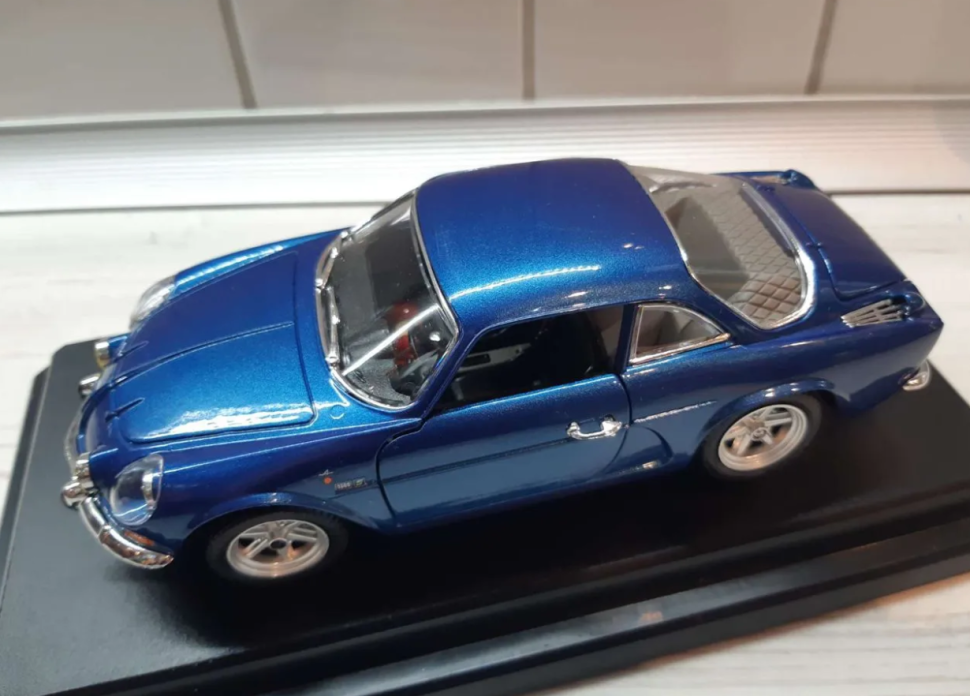 Alpine Renault коллекционная модель автомобиля, масштаб 1:24